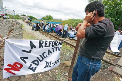 CNTE mantiene en jaque a Ford y 7 armadoras 
