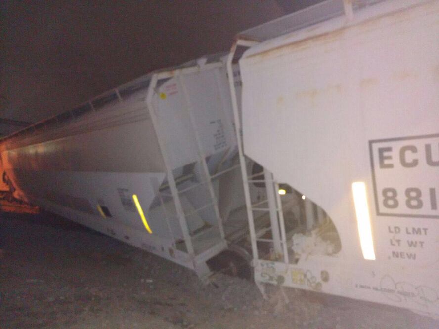 Un tren de carga que presumiblemente se dirigía a Monterrey se descarriló en Lecheria, municipio de Tultitlán en el Estado de México. FOTO: Especial 