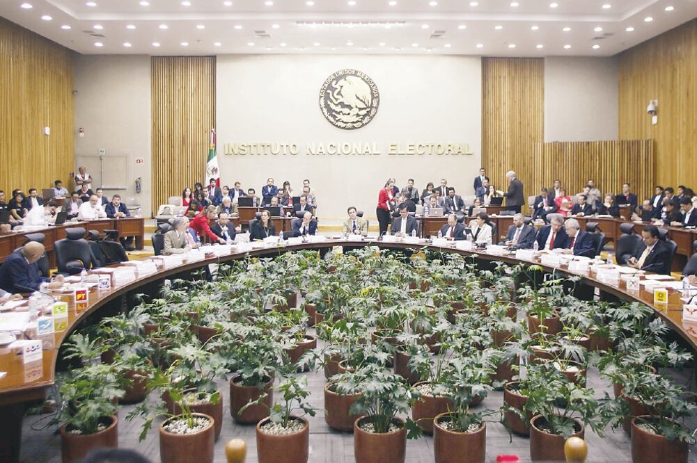 El proyecto de presupuesto del INE será votado en sesión el 30 de agosto, para luego enviarlo a la Secretaría de Hacienda y Crédito Público (SHCP) para su integración al paquete financiero que se enviará a la Cámara de Diputados (ARCHIVO. EL UNIVERSAL)