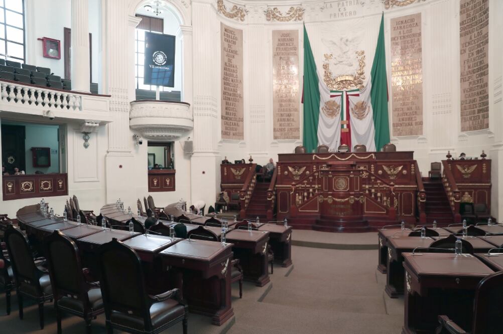 El salón de sesiones de la Asamblea estuvo desolado, pues los legisladores no acudieron al llamado para sacar los temas pendientes. (ALEJANDRA LEYVA. EL UNIVERSAL)
