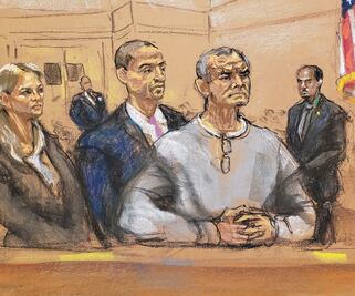 Comparece esposado y pálido el superpolicía  