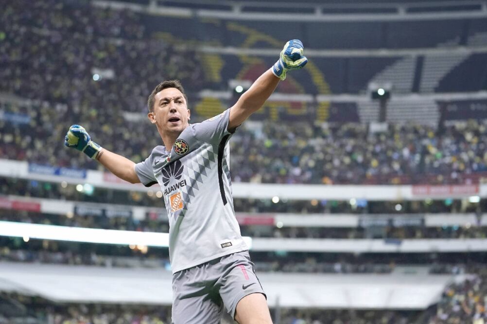El portero del América no se alegra por mal paso de Chivas. (IMAGO7)