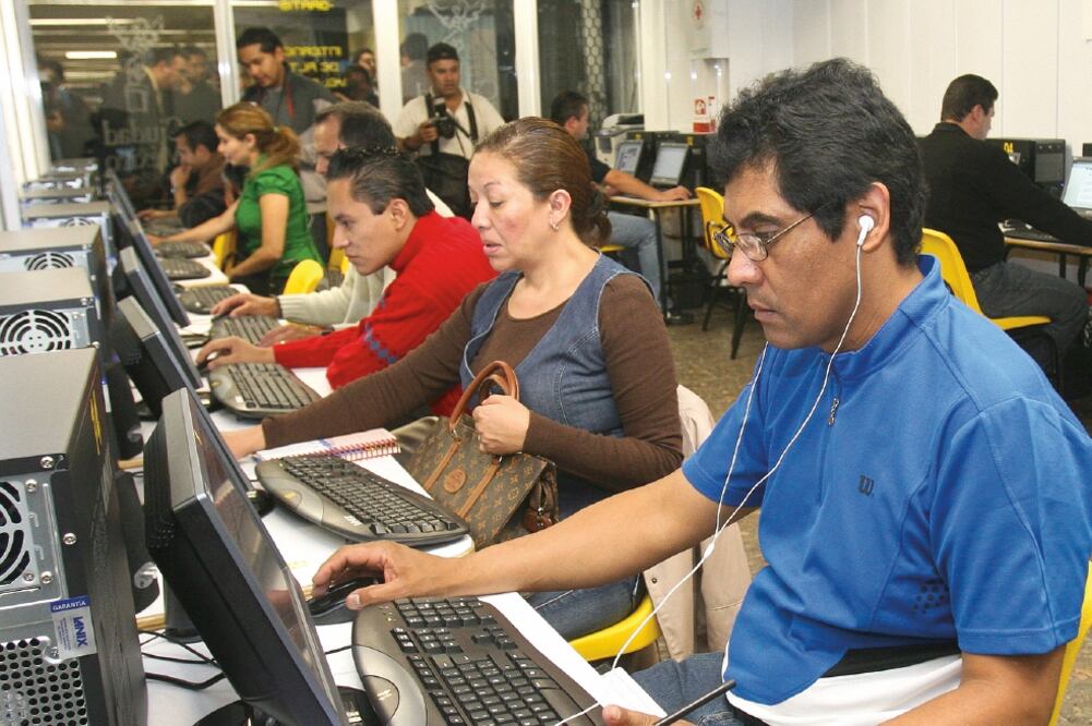 Alcance. La Comisión de Banda Ancha prevé que este año termine con 3.58 billones de personas conectadas (ARCHIVO. EL UNIVERSAL)