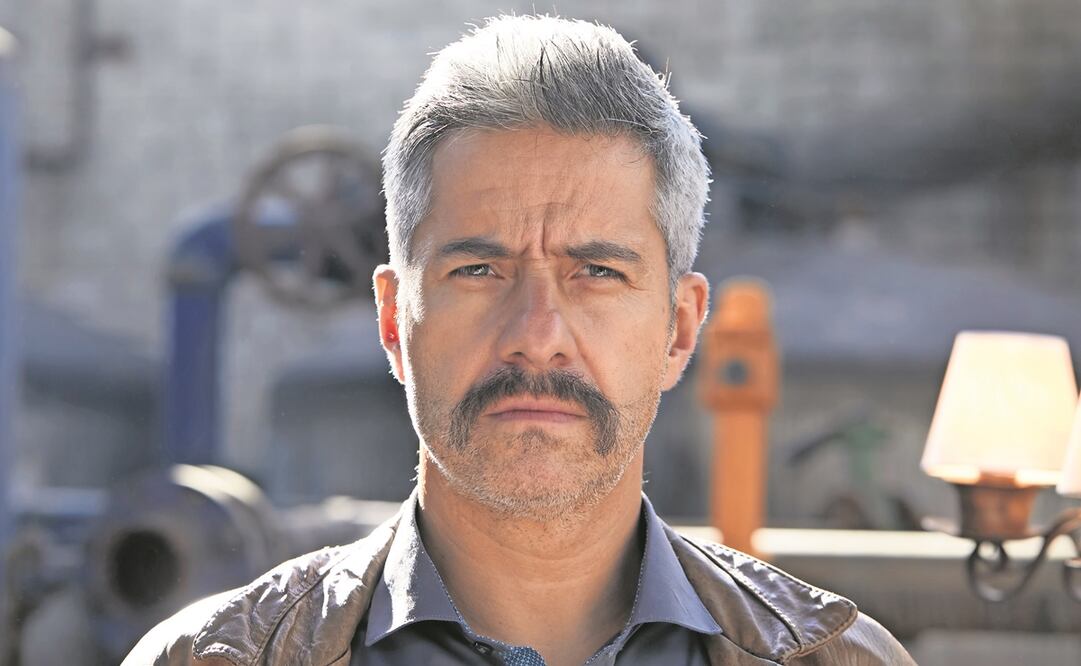 En la serie el actor da vida a El Mariachi, un tipo rudo a quien le dan el trabajo sucio de un cártel internacional. Él vigila y ejecuta. Foto: Netflix