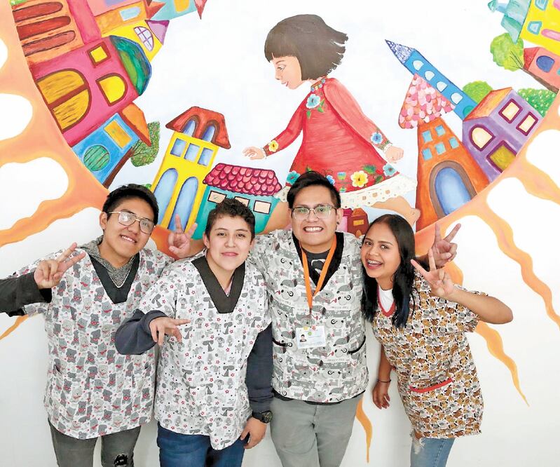 Guerreros Voluntarios se acerca a los niños que recién son diagnosticados con cáncer. El grupo busca ser un punto de apoyo para los pacientes y para sus familias. DIEGO SIMÓN. EL UNIVERSAL