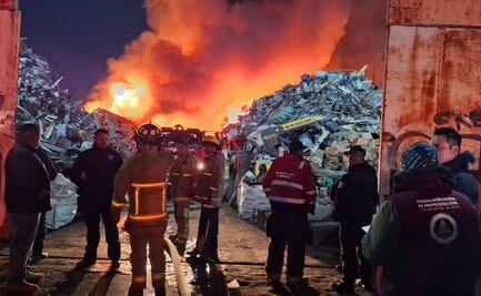 Se incendia predio de desechos industriales perteneciente a la CFE en Xonacatlán, Edomex; no se reportan heridos