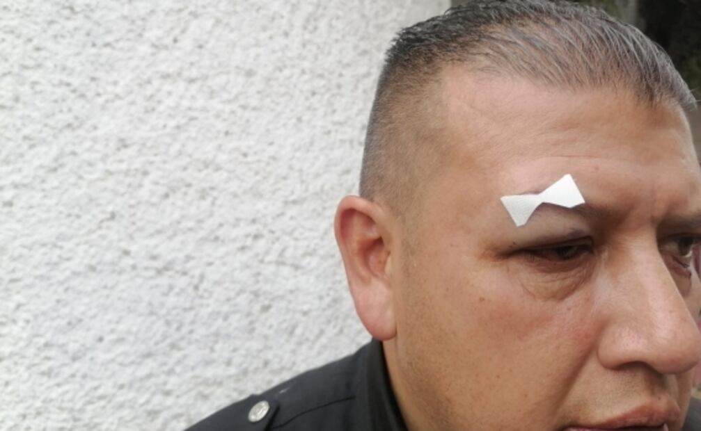 Policías protagonizan zafarrancho tras choque contra motociclista en Ecatepec 