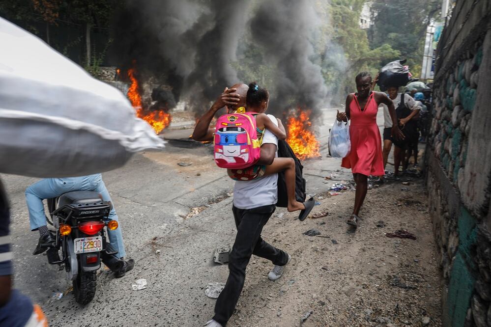 Las pandillas de Haití rechazan la llegada de la fuerza multinacional, donde obligar a la población en manifestarse. Foto: AP