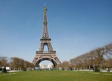 La Torre Eiffel cerrada por conflicto laboral