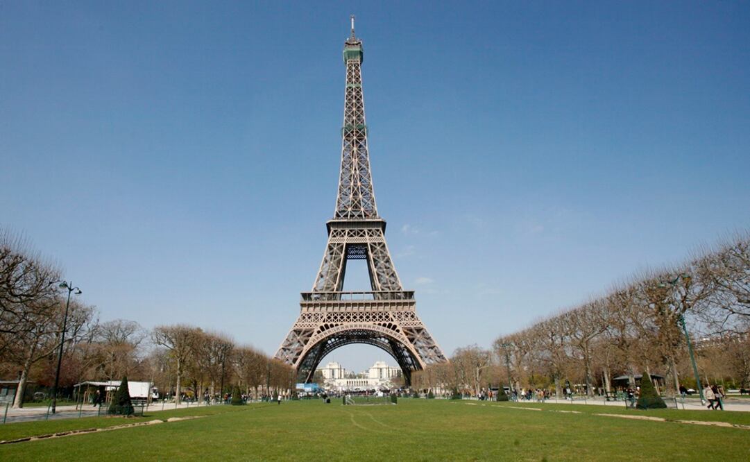 La Torre Eiffel es uno de los monumentos más visitados del mundo. Foto: EFE/Lucas Dolega