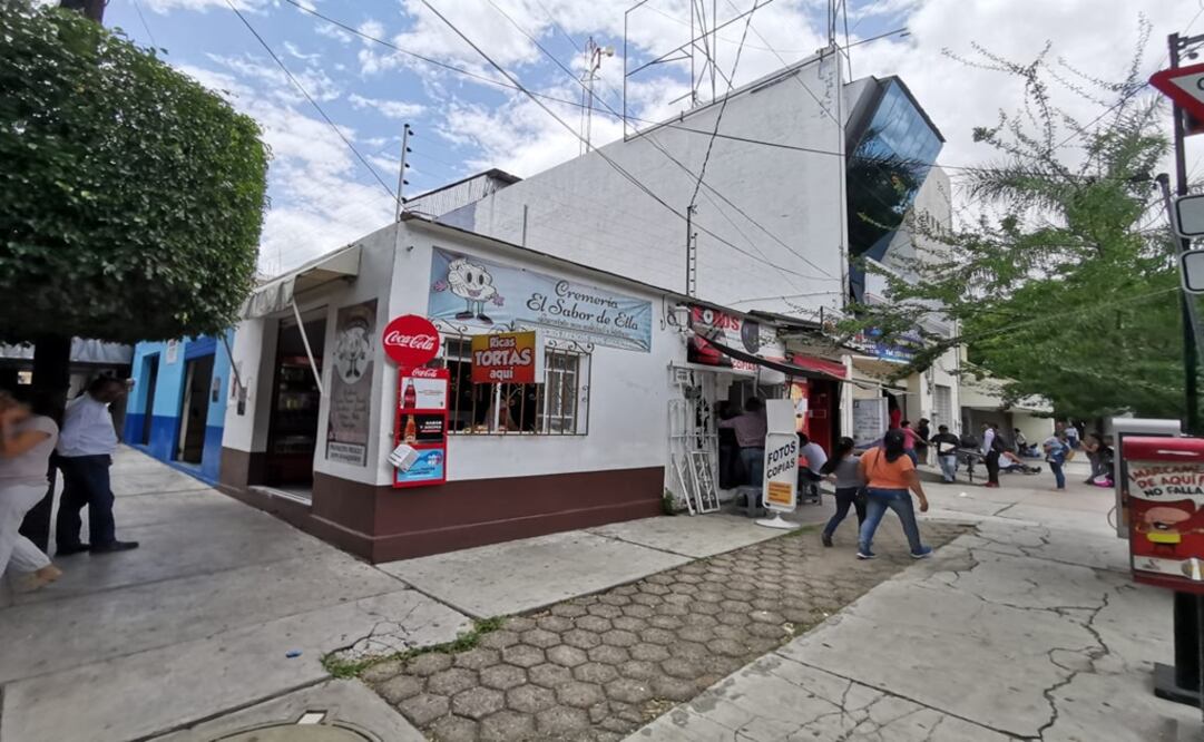 Esquina con la dirección de la investigación de la FGR. Foto: Edwin Hernández