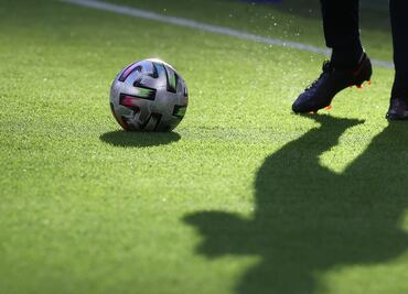 Un balón, la eterna felicidad