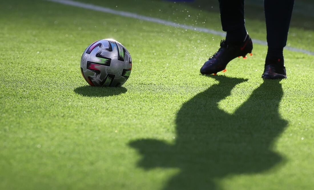 Un balón, la eterna felicidad