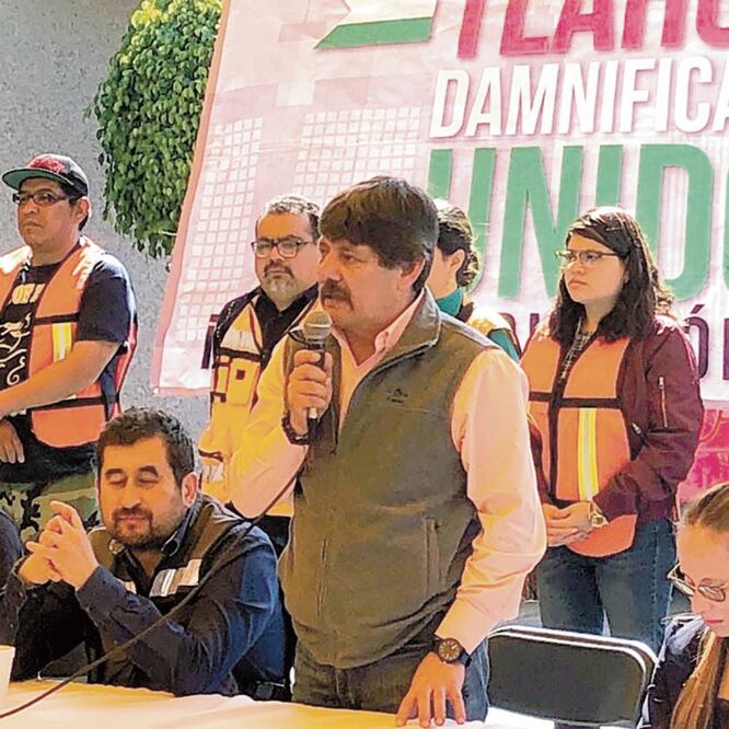 Banderazo. César Cravioto supervisó ayer el arranque de trabajos y la entrega de algunas viviendas en Tláhuac, Iztapalapa, Iztacalco y Gustavo A. Madero. ESPECIAL