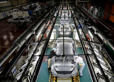 Ventas de autos en China caen 80 por ciento en febrero