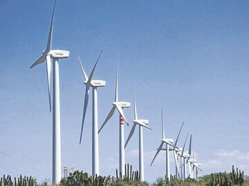 CFE, cada vez más lejos de su meta de energías limpias