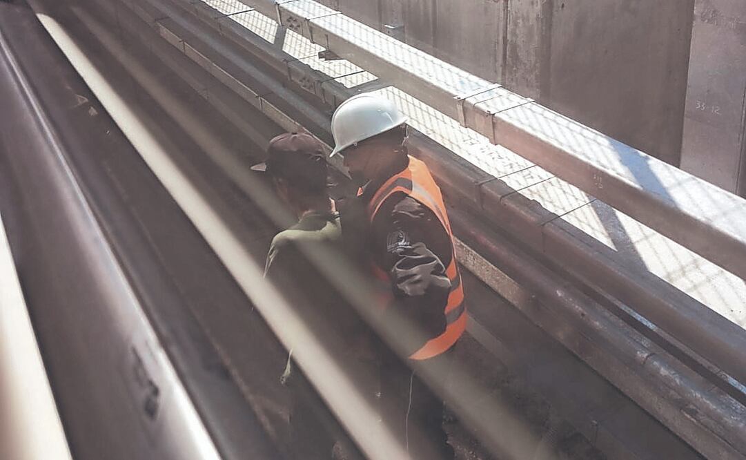 Personal de seguridad trasladó al hombre con las autoridades correspondientes. Foto Especial