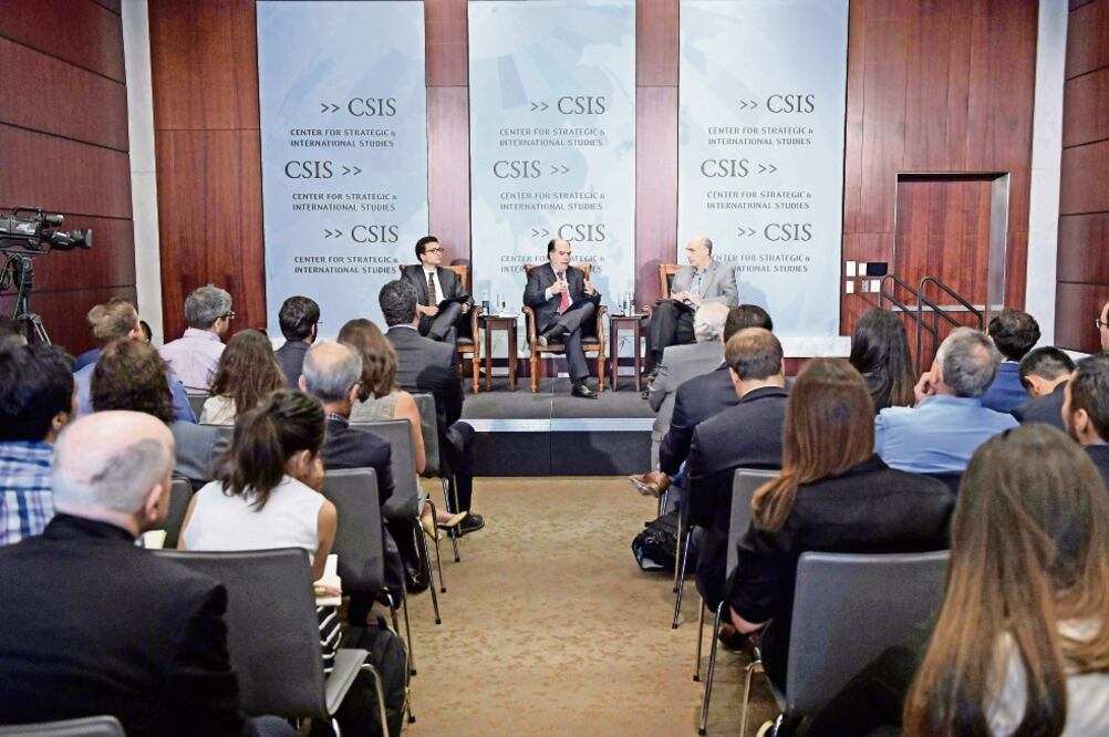 Julio Borges, ex presidente de la Asamblea Nacional de Venezuela, en una charl a en Washington auspiciada por el Centro de Estudios Internacionales y Estratégicos. (LENIN NOLLY. EFE)