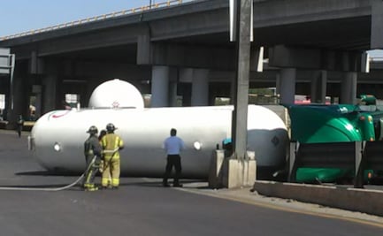 Se registra volcadura de pipa gas en Ixtapaluca, Edomex