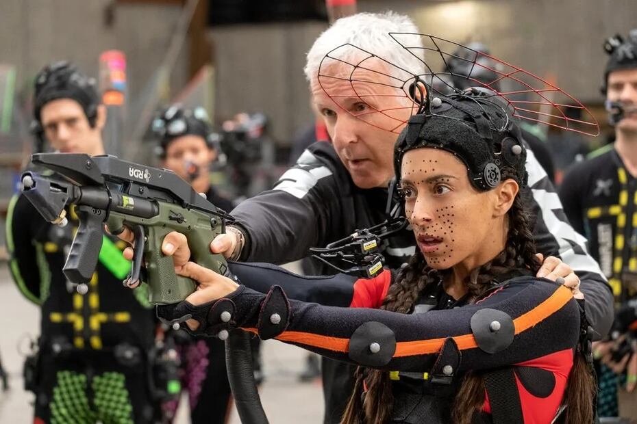 James Cameron y Oona Chaplin en el rodaje de "Avatar: Fuego y ceniza". Foto: Disney