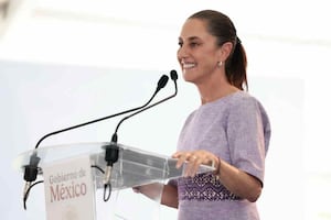 En Colima, Sheinbaum pone a votación en asamblea pública prohibir doble o triple nacionalidad a Presidentes; arremete contra reunión entre Fox y "Alito"