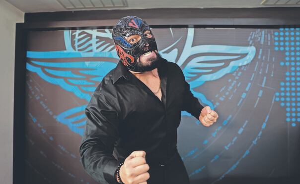 El joven gladiador quiere triunfar en el mundo de la lucha libre para continuar con el legado de su padre. Foto: de Fernanda Zamora. El Universal