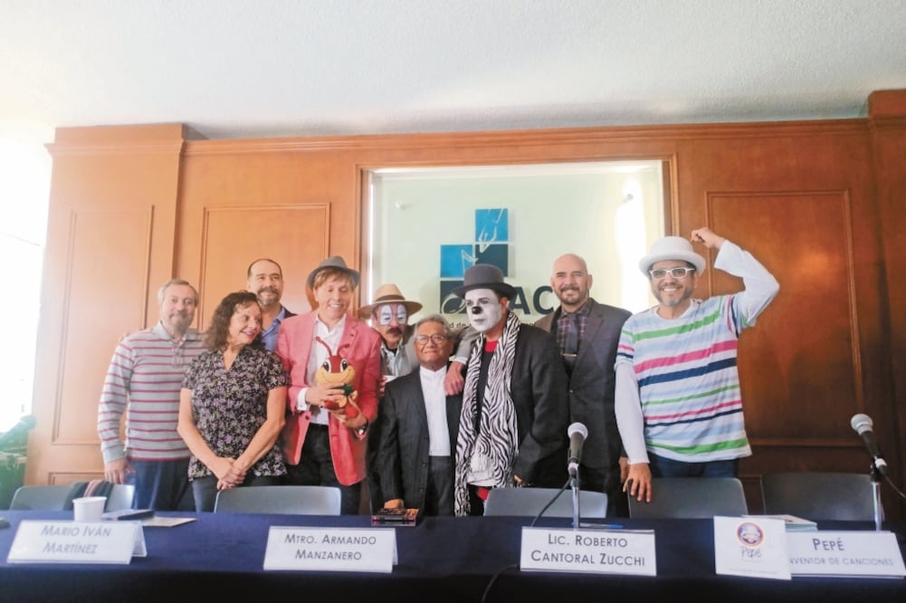 Armando estuvo acompañado por Roberto Cantoral Zucchi. Foto: ARACELI GARCÍA. EL UNIVERSAL