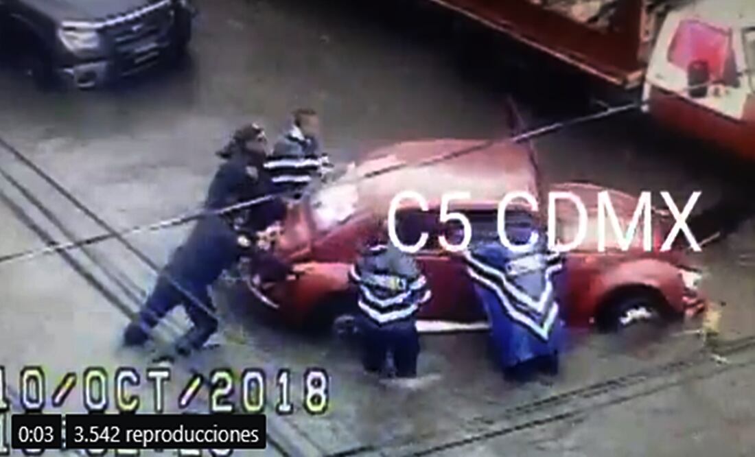 Personal de la SSPCDMX brinda apoyo en Avenida Emiliano Zapata y Gabriel Guerra, colonia Guadalupe Victoria, en Gustavo A. Madero. Foto: @C5_CDMX