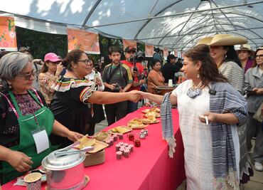 Clara Brugada inaugura Primera Feria del Tamal de CDMX en Monumento a la Revolución; visitantes podrán apreciar al Niño Dios Monumental