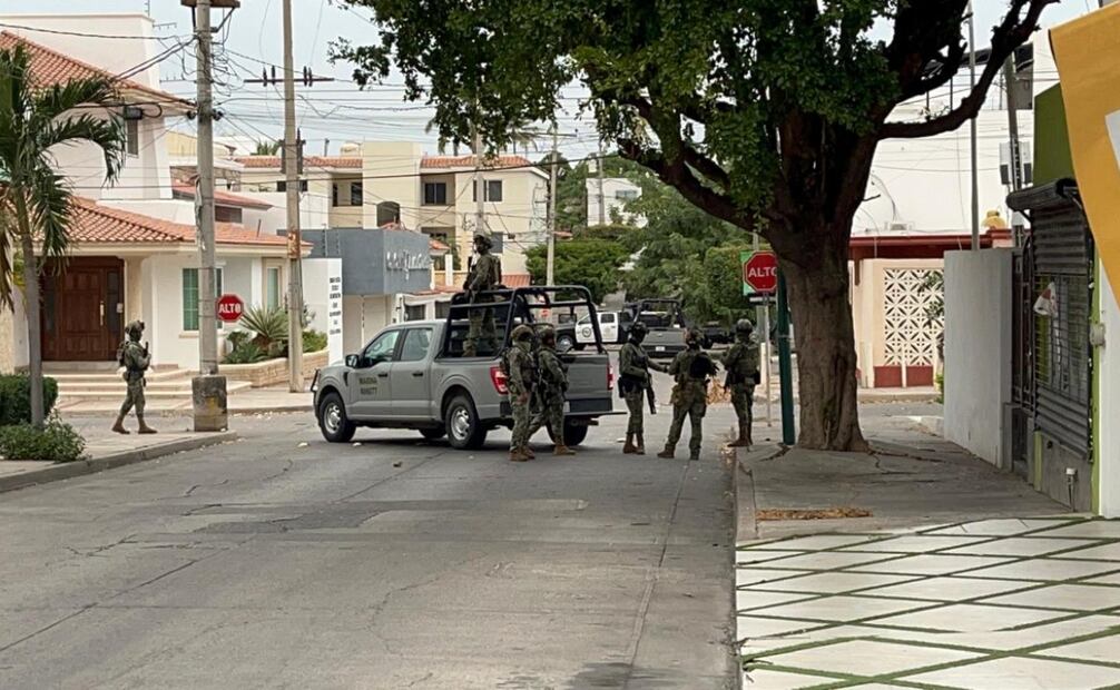En un operativo desplegado por elementos navales vìa terrestre y aerea en la colonia Guadalupe, en Culiacàn, fue detenido Pedro Inzunza Noriega “El Señor de la Silla. Fotos: Especiales