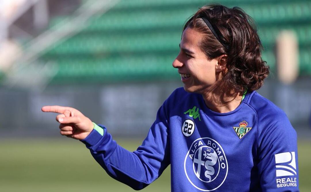 El mexicano todavía no arranca como titular. Foto: @RealBetis