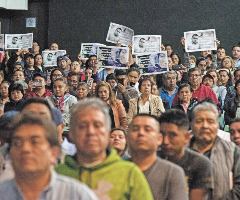 A pesar de que algunos comerciantes piden reubicar a los ambulantes, otros los defienden, ya que también los ayudaron durante el incendio. Foto/MARIO JASSO. CUARTOSCURO