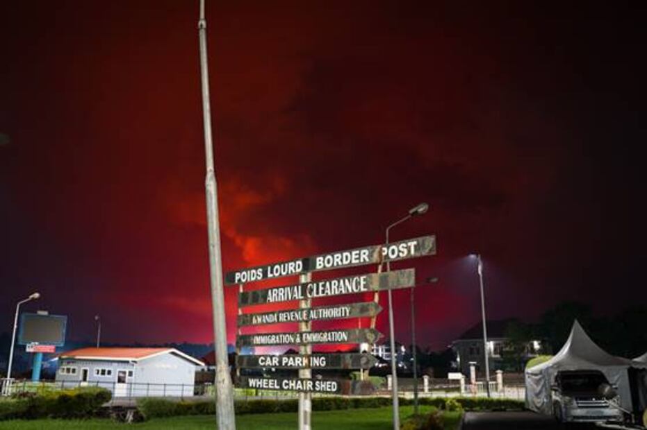 Las fotos de la gran erupción del volcán en el Congo; la lava llega a la ciudad