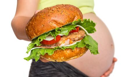 Mitos y verdades sobre lo que pueden comer las embarazadas