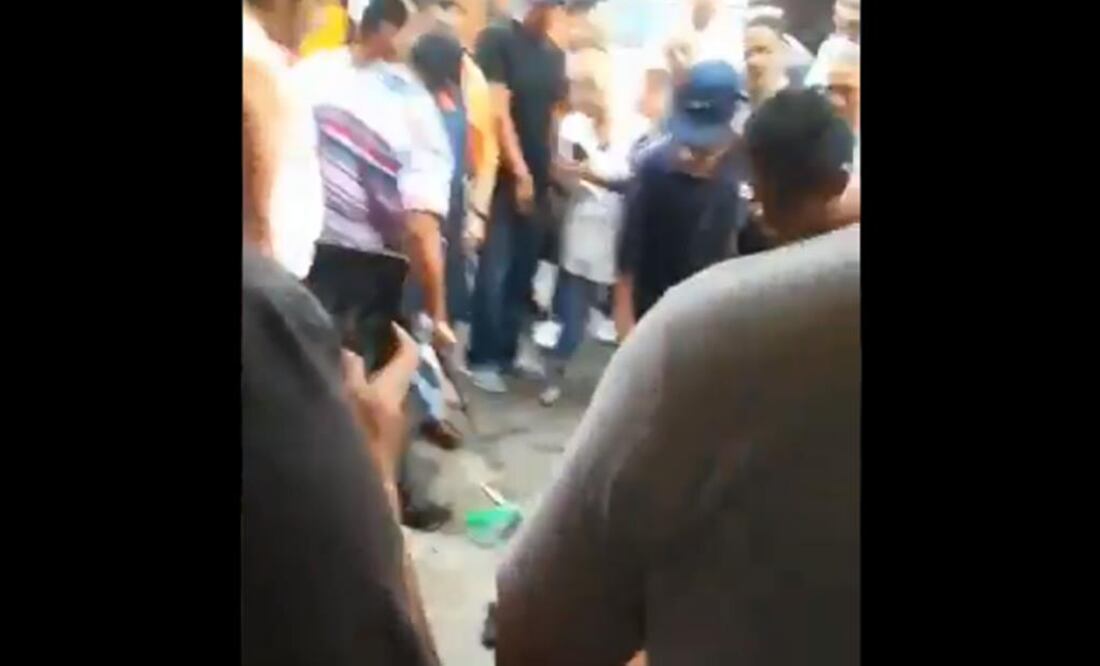 Golpean a ladrón en la San Felipe y lo graban. Foto: Especial