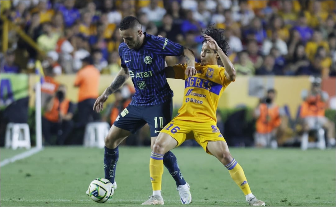 Se calentaron los ánimos entre Cabecita Rodríguez y Diego Lainez. FOTO: Imago7