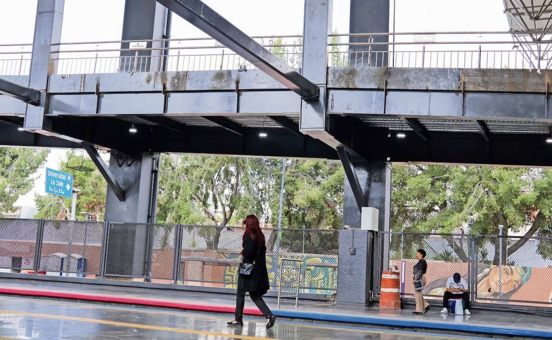 Ponen láminas a pasillo dentro del Metro Chabacano