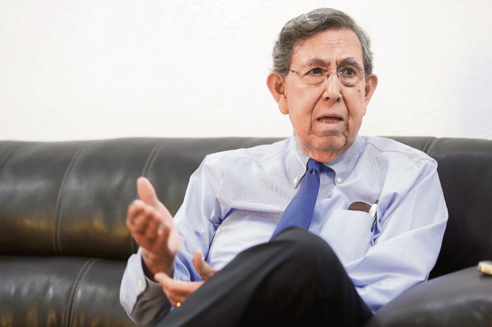 De acuerdo con el Coordinador General de Relaciones Internacionales de la Ciudad de México, Cuauhtémoc Cárdenas Solorzano, estos centros han cumplido sus tareas satisfactoriamente y podrían reforzar la ayuda legal a los migrantes (JUAN CARLOS REYES. EL U)