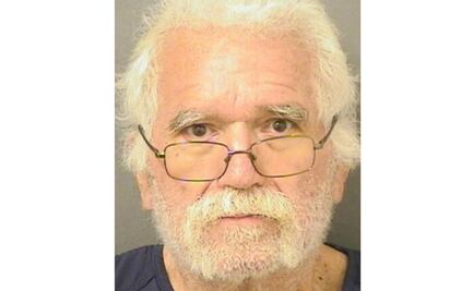 Ladrón regaña a cajero de banco por darle más dinero en Florida