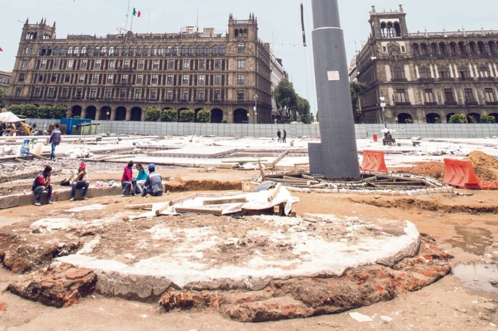 Una excavación de finales del siglo XX para introducir el asta bandera afectó la estructura, por lo que está seccionada (GERMÁN ESPINOSA. EL UNIVERSAL)