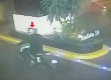 Captan en video huída de motociclista, supuesto asesino de argentina en hotel de CDMX
