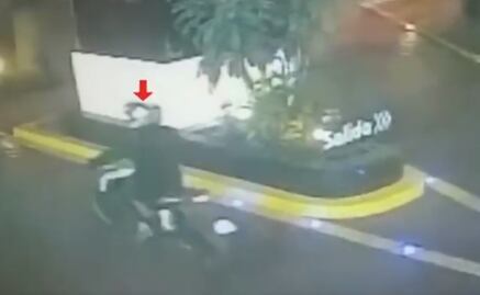 Captan en video huída de motociclista, supuesto asesino de argentina en hotel de CDMX