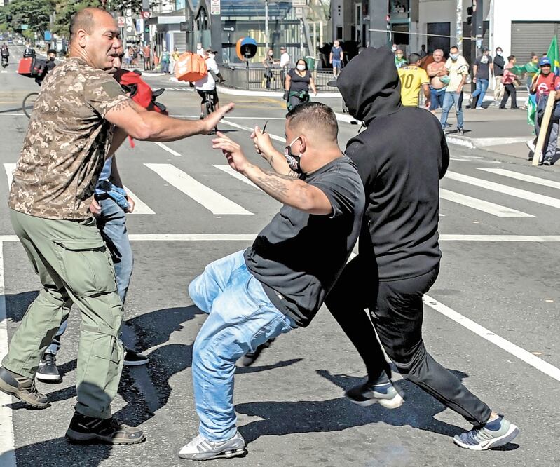 División. Simpatizantes y detractores de Bolsonaro se enfrentaron en las calles de Sao Paulo. Foto: NELSON ALMEIDA. AFP