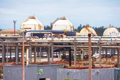 Afinan plan para quitar carga fiscal a Pemex