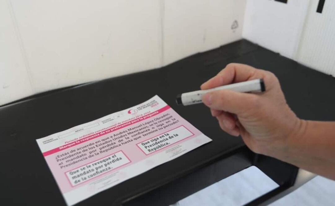 El alcalde morenista reconoció que hubo algunos retrasos en la instalación de las casillas. Foto Jorge Alvarado