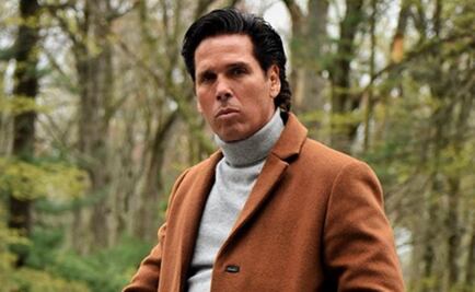 Roberto Palazuelos presume su biblioteca y lo critican