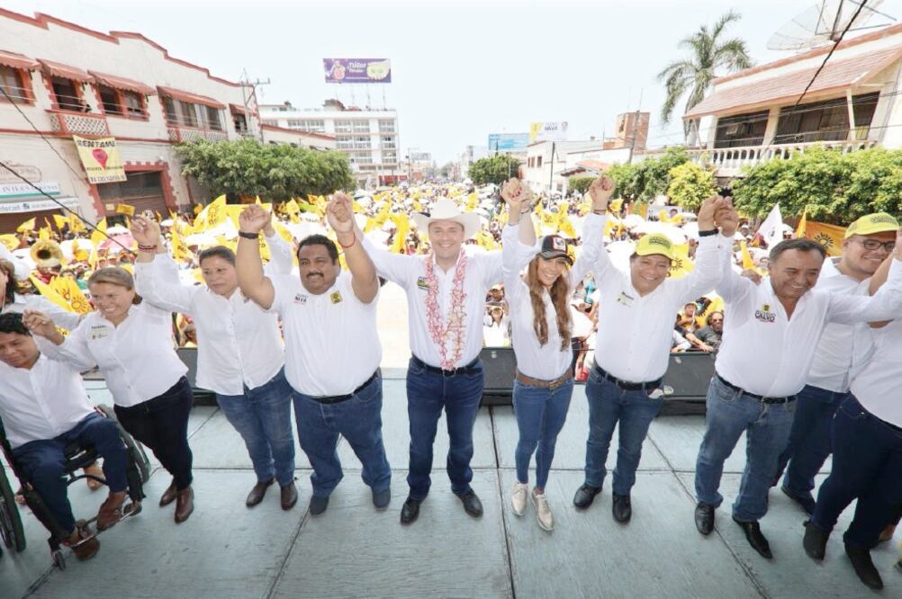 Rodrigo Gayosso Cepeda estuvo arropado por militantes del sol azteca y del PSD; también se comprometió a apoyar a los jóvenes con la beca salario. Foto: ESPECIAL