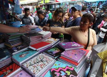 Ciudadanos buscan mejores precios para útiles escolares