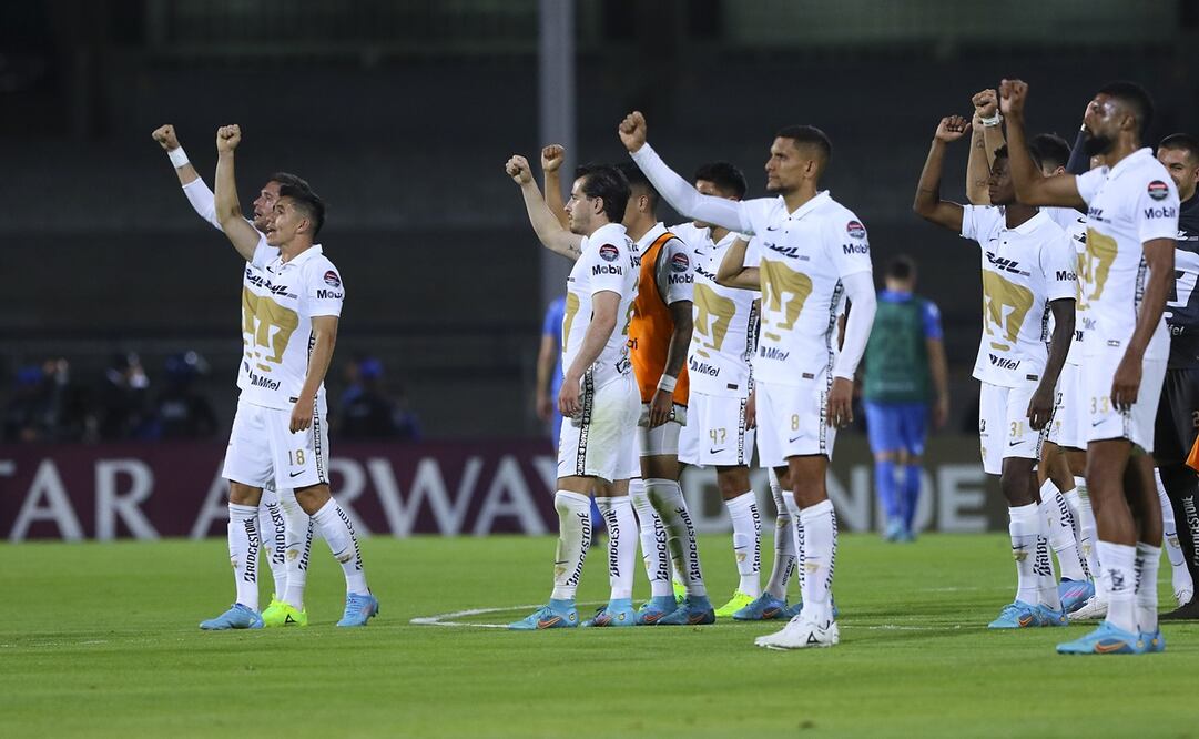 Pumas saludando a su afición - FOTO: Imago7
