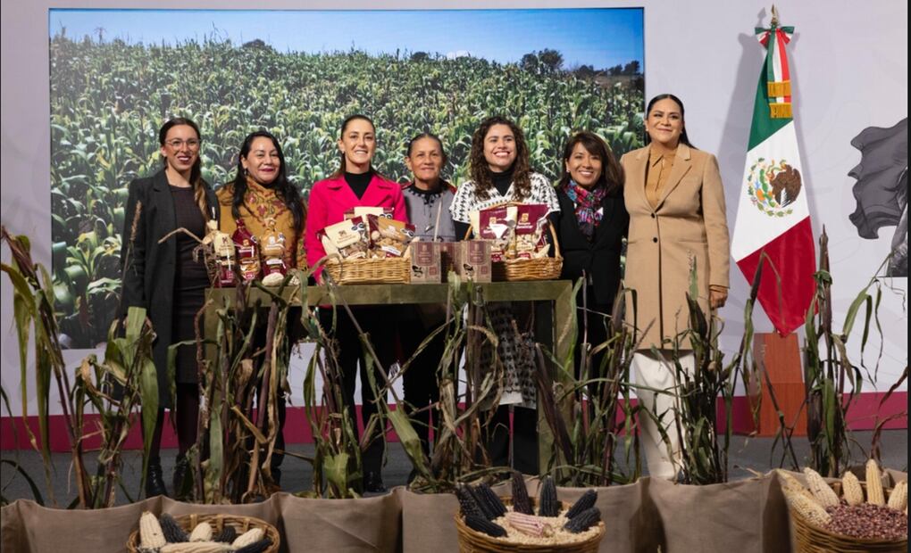 Presentan el Plan Nacional del Maíz Nativo “El maíz es la raíz”, una estrategia integral para fortalecer la producción, conservación y comercialización del maíz nativo mexicano. Foto: Presidencia